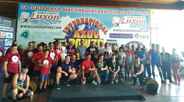 На Арабатской стрелке прошел турнир по силовому многоборью «Кубок Азовского моря-2019».