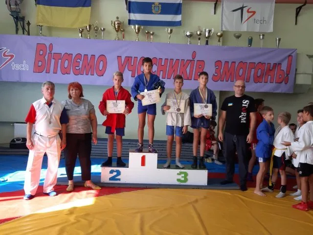 В Херсоне провели Чемпионат области по самбо без бюджетных денег