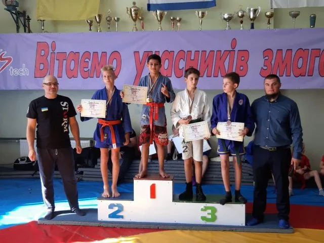 В Херсоне провели Чемпионат области по самбо без бюджетных денег