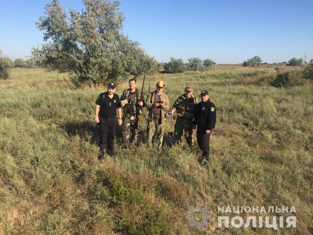 На Херсонщине полиция проверяет людей с оружием