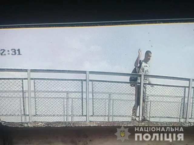 Полиция Херсона просит помочь установить личность догхантера