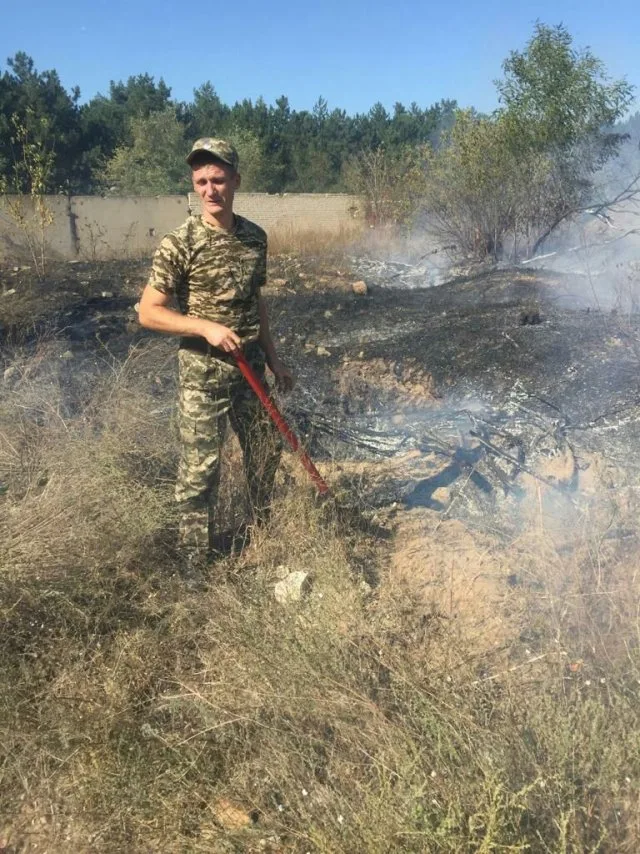 На Херсонщине сотрудники колонии тушили лесной пожар