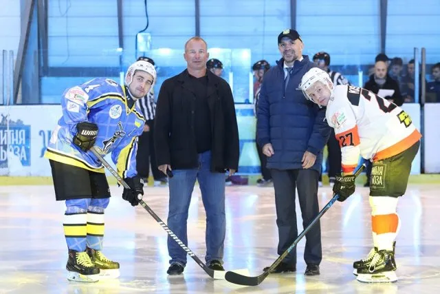 Вихованці херсонської Школи хокею зустрілися з легендами світового хокею