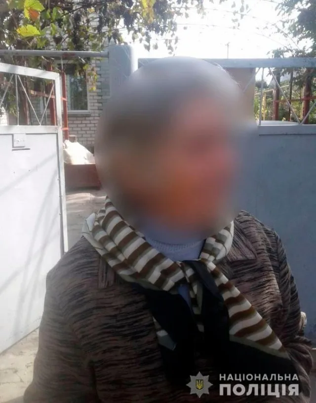 В Бериславе полицейские помогли пожилой женщине найти родных и вернуться домой