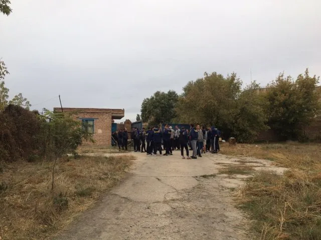 Фильтров нет: представители «Нацкорпуса» пришли пикетировать «Микрон»