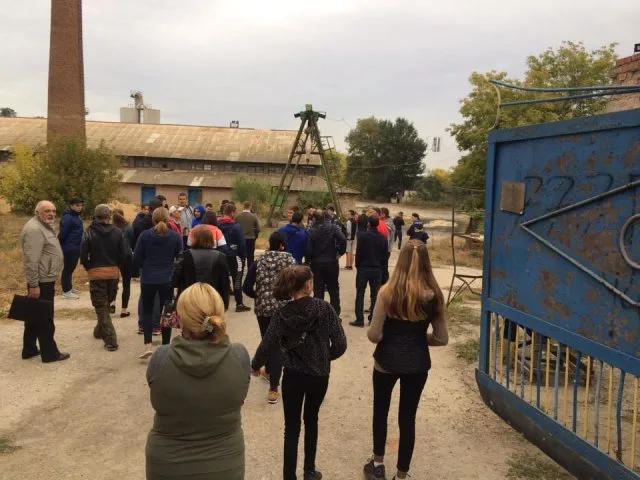 Фильтров нет: представители «Нацкорпуса» пришли пикетировать «Микрон»