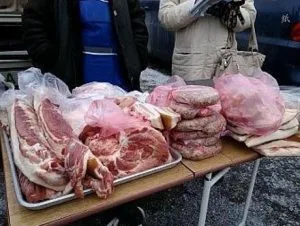 В Бериславе зафиксировали незаконную продажу мяса и сала