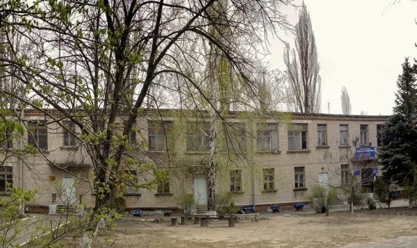 Дело о “завышенных оценках” в новокаховском лицее: директора “сдала” выпускница заведения