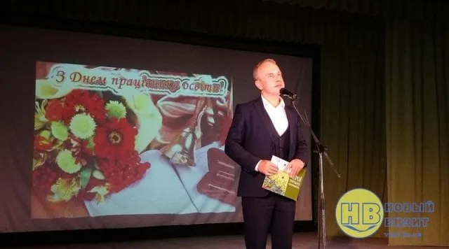 Александр Воробьев выступил перед учителями с прощальной речью