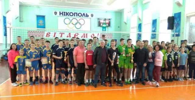 На Всеукраинском турнире по волейболу среди юношей U-14 сборная Херсонщины заняла третье место