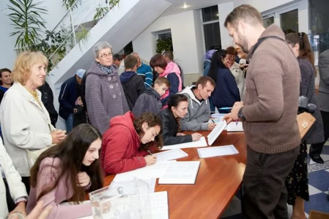 Новокаховчане присоединились к Всеукраинскому переписыванию Библии