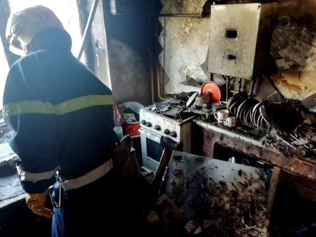 В Новой Каховке бойцы ГСЧС спасли двух взрослых и ребенка