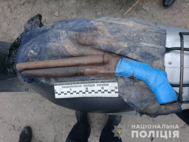 На Херсонщине в течение последних суток полицейские изъяли из незаконного оборота гранату и 3 обреза
