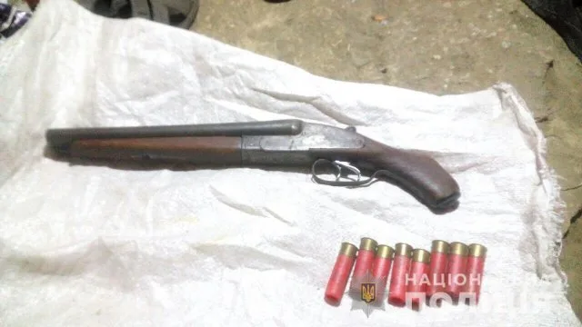 На Херсонщине в течение последних суток полицейские изъяли из незаконного оборота гранату и 3 обреза