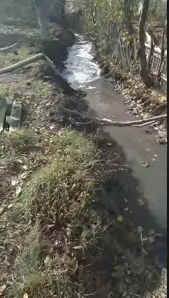 В частном секторе в Херсоне фекалии третью неделю текут по улице