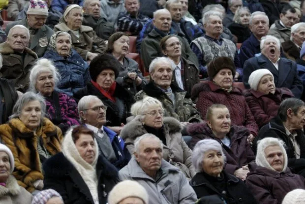 Украинцам будут пересчитывать пенсии ежемесячно: кто окажется среди счастливчиков