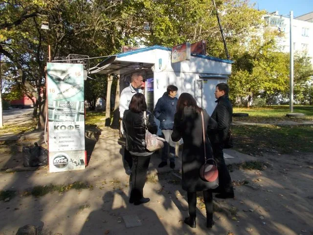 Полиция разбирается с киоском на Шуменском