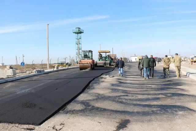 Местные жители показали по какой дороге до Петровки добирается рейсовый автобус