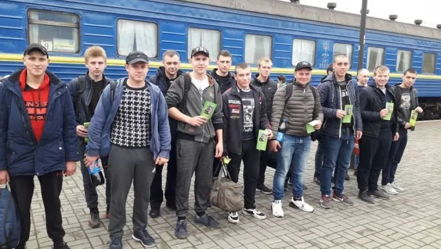 Пограничники Азово-Черноморского регионального управления направляют срочников на обучение