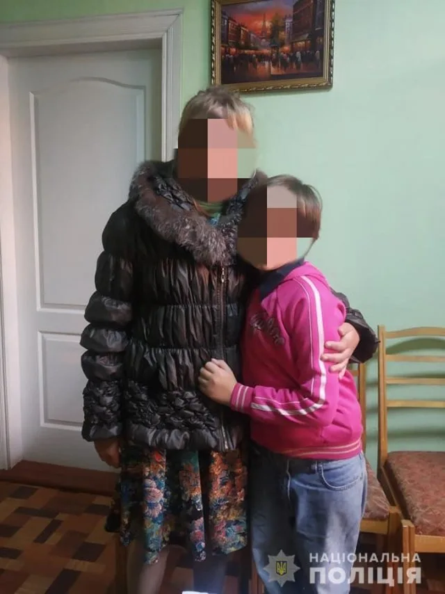 На Херсонщине полицейские спасли от домашнего тирана двух маленьких племянниц
