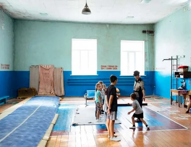 Геничанка показала в каком позорном зале занимаются акробаты-чемпионы