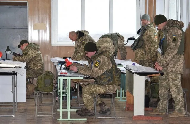 На Херсонщине военные проводят батальонные тактические учения. Но без боевой стрельбы