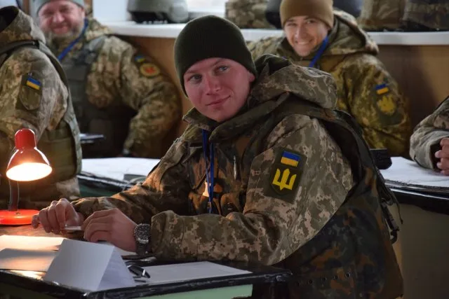 На Херсонщине военные проводят батальонные тактические учения. Но без боевой стрельбы