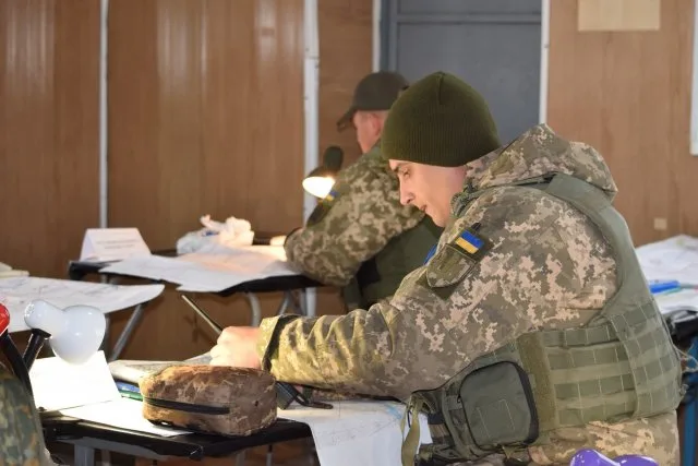 На Херсонщине военные проводят батальонные тактические учения. Но без боевой стрельбы