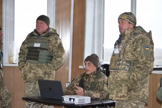 На Херсонщине военные проводят батальонные тактические учения. Но без боевой стрельбы