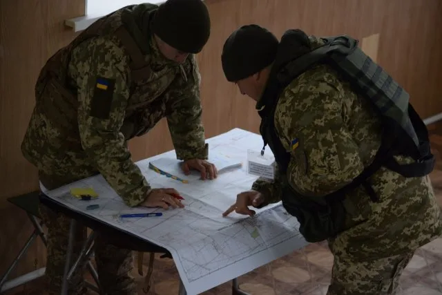 На Херсонщине военные проводят батальонные тактические учения. Но без боевой стрельбы