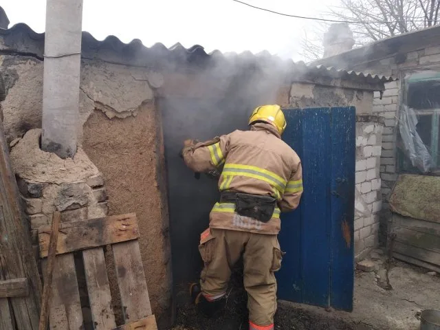 В Бериславском районе тушили пожар в частном домовладении