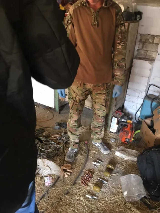 Полиция Херсонщины задержала жителя Очакова по подозрению в подрыве конюшни и  хранении боеприпасов