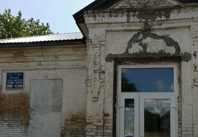 Петровские депутаты решили оставить амбулаторию в “конюшне”
