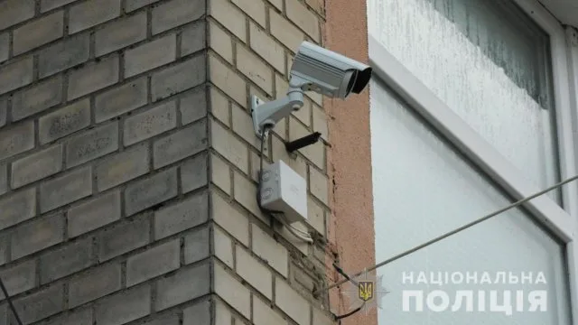 Благодаря камерам видеонаблюдения каховские оперативники задержали уличного грабителя