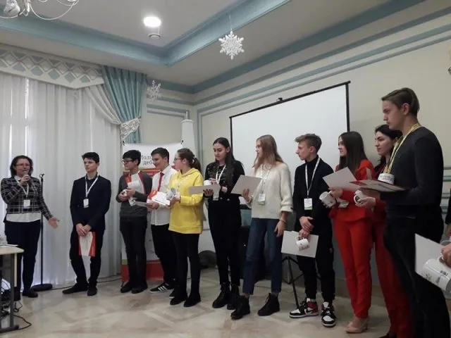 Школьница из Херсона попала в национальный финал “Молодь дебатує”