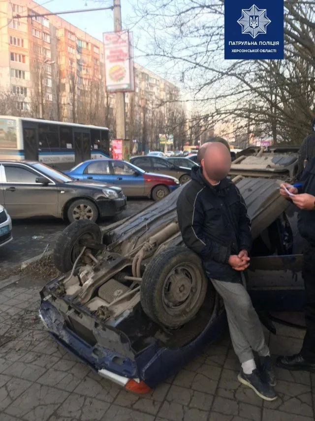 Патрульная полиция сообщила продробности ДТП с “переворотом” в Херсоне
