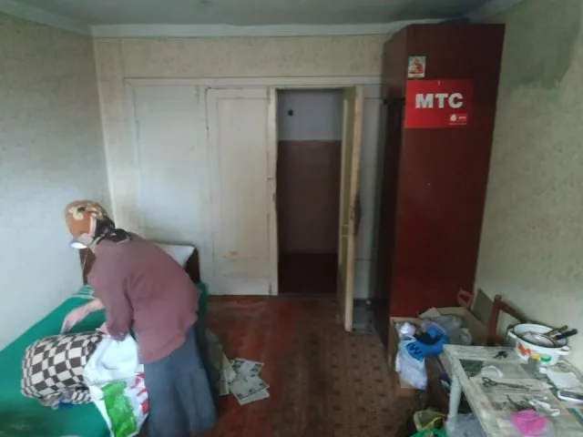 Парни-инвалиды скоро не будут жить в жутких условиях: им дали комнату , волонтеры делают ремонт