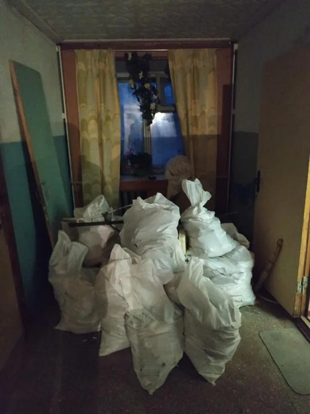 Парни-инвалиды скоро не будут жить в жутких условиях: им дали комнату , волонтеры делают ремонт