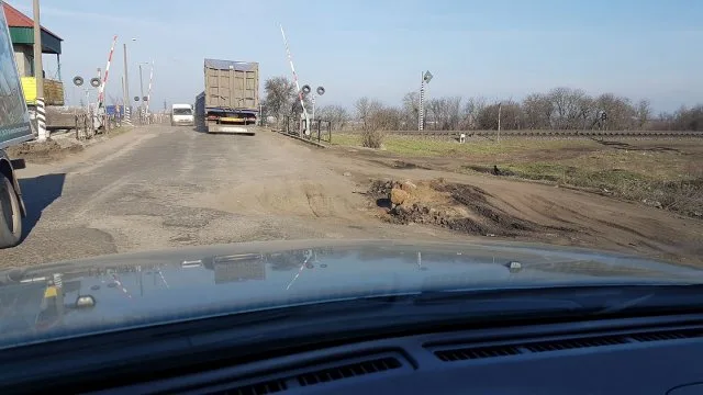Мэр Николаева предупредил, что ж/д переезд на въезде в город со стороны Херсона находится «в ужасном состоянии»