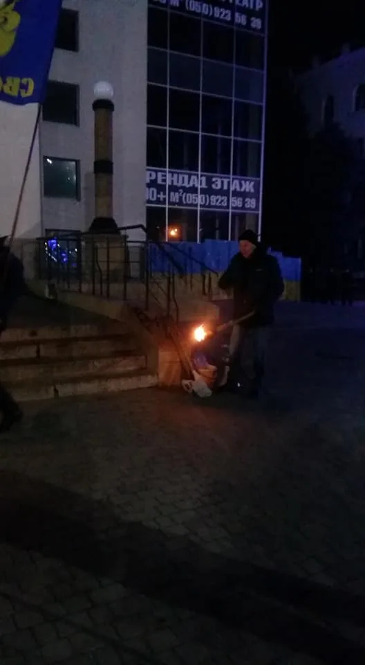 В центре Херсона собирались с факелами сторонники Бандеры