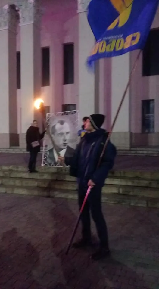 В центре Херсона собирались с факелами сторонники Бандеры