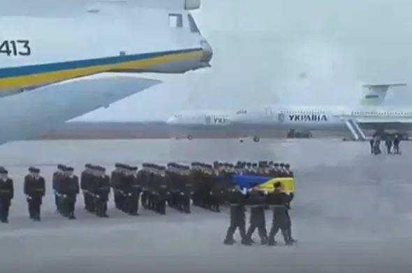В Украину прибыл борт с телами погибших в Иране украинцев: появились первые фото