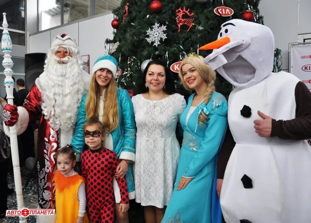 Авто холдинг «Автопланета» привітав діточок своїх клієнтів з дивом новорічних свят.