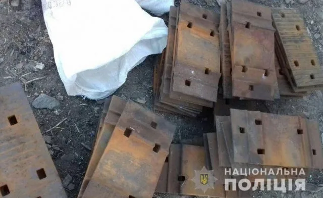 В Новой Каховке полицейские задержали мужчину, который похищал элементы железнодорожного пути