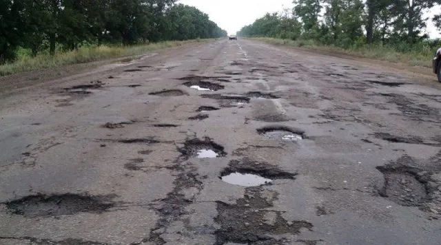 Ремонт дороги Ивановка – Геническ обещают профинансировать из государственного фонда регионального развития