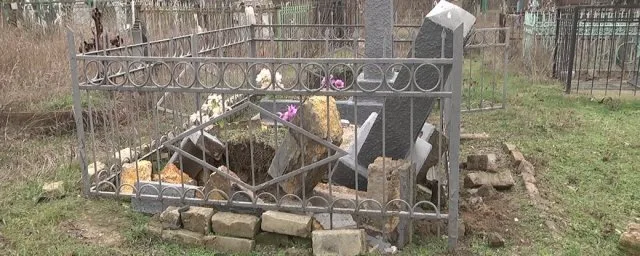 В Херсоне вандалы осквернили старинное кладбище