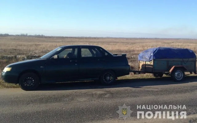 У Скадовска полицейские остановили автомобиль с дровами без документов