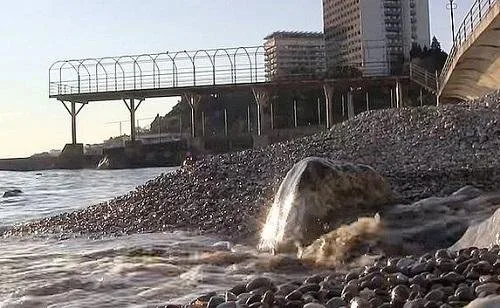 В Геническе ищут тех, кто сливает нечистоты в Азовское море и озеро Сиваш