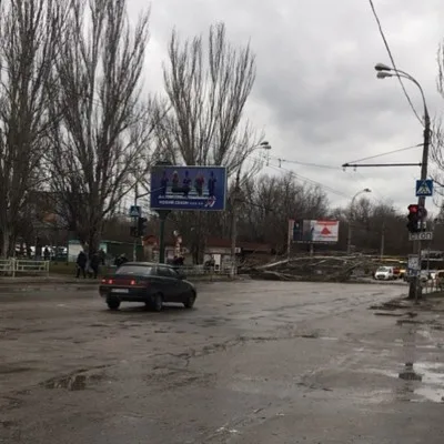 Погодный апокалипсис в Херсоне: ураганный ветер валит бигборды и светофоры