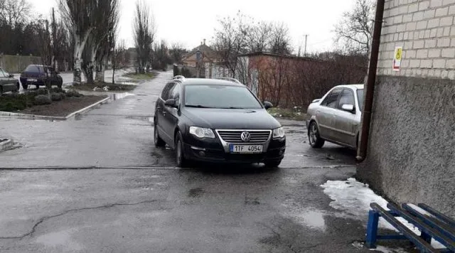 “Герои парковки” обосновались возле Генического райсуда